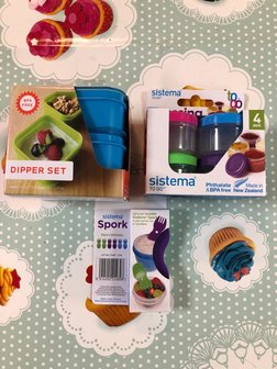 To go set - mini bakjes ( 2 stuks), dressingpotjes (4 st.) spork set van 6 - 10 euro!