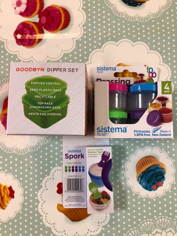 To go set - mini bakjes ( 2 stuks), dressingpotjes (4 st.) spork set van 6 - 10 euro!